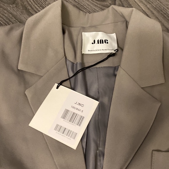 Light Grey Crop Blazer - Picture 4 of 5